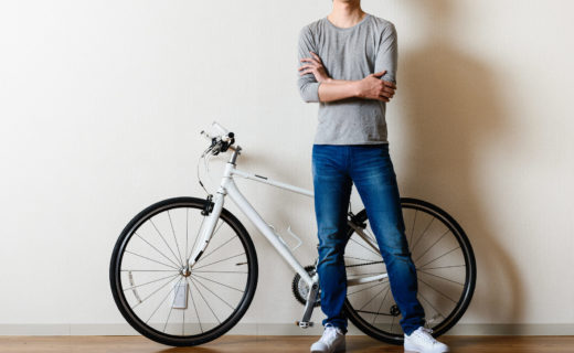 写真：男性と自転車