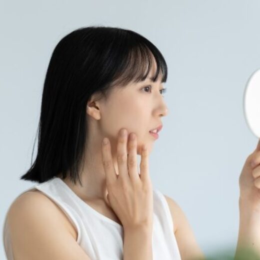 肌荒れが気になる女性