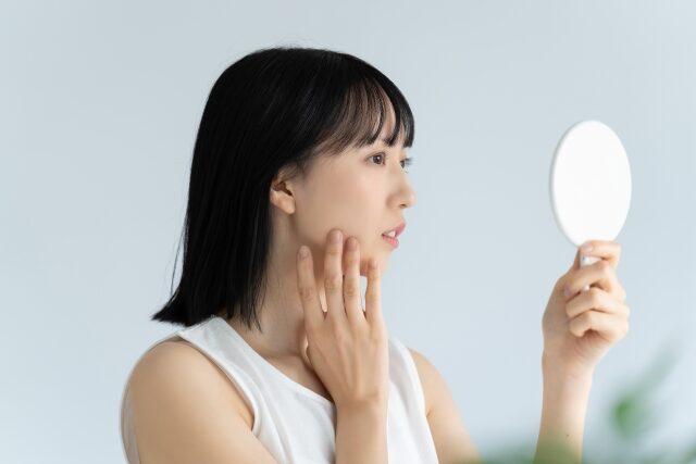 肌荒れが気になる女性